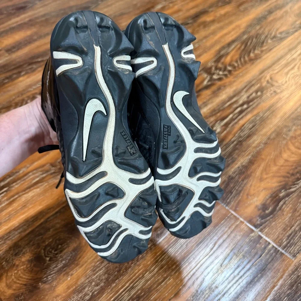 Nike Alpha Menace Shark 2 Black White Football Cleats Kids 4Y AQ7654-001